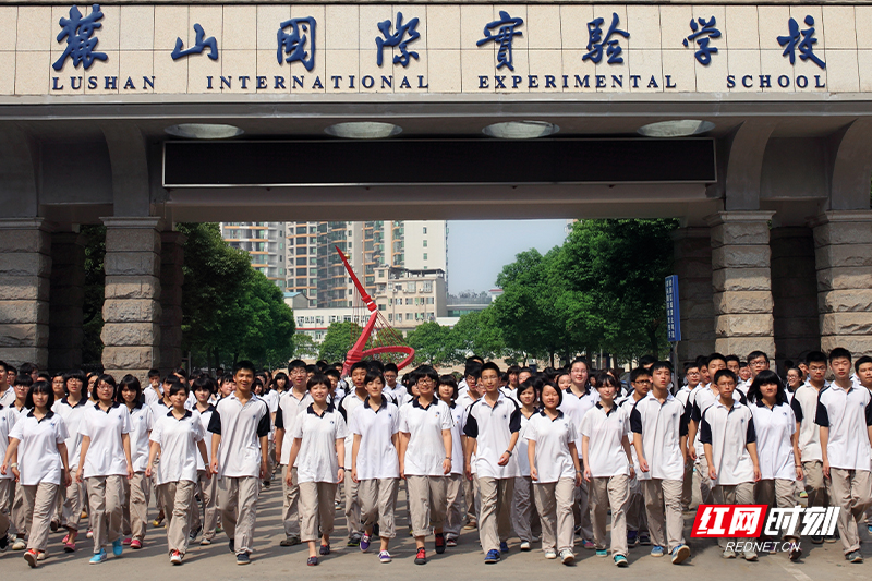 利雅得胜利高层回应C罗“摸裆”动作：他只是受了点伤